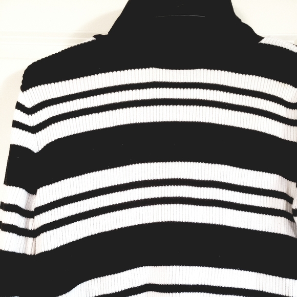 #Sweater turtleneck striped black and white 🧶 🦓 - Picture 1 of 6
